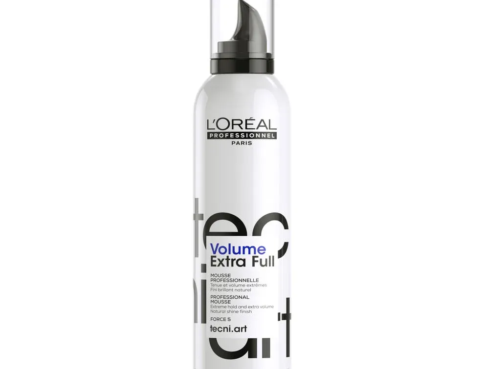 L’Oréal Professionnel Tecni.Art Full Volume Extra Mousse 250ml – professional styling mousse for strong hold, extra volume, and a natural shine finish.